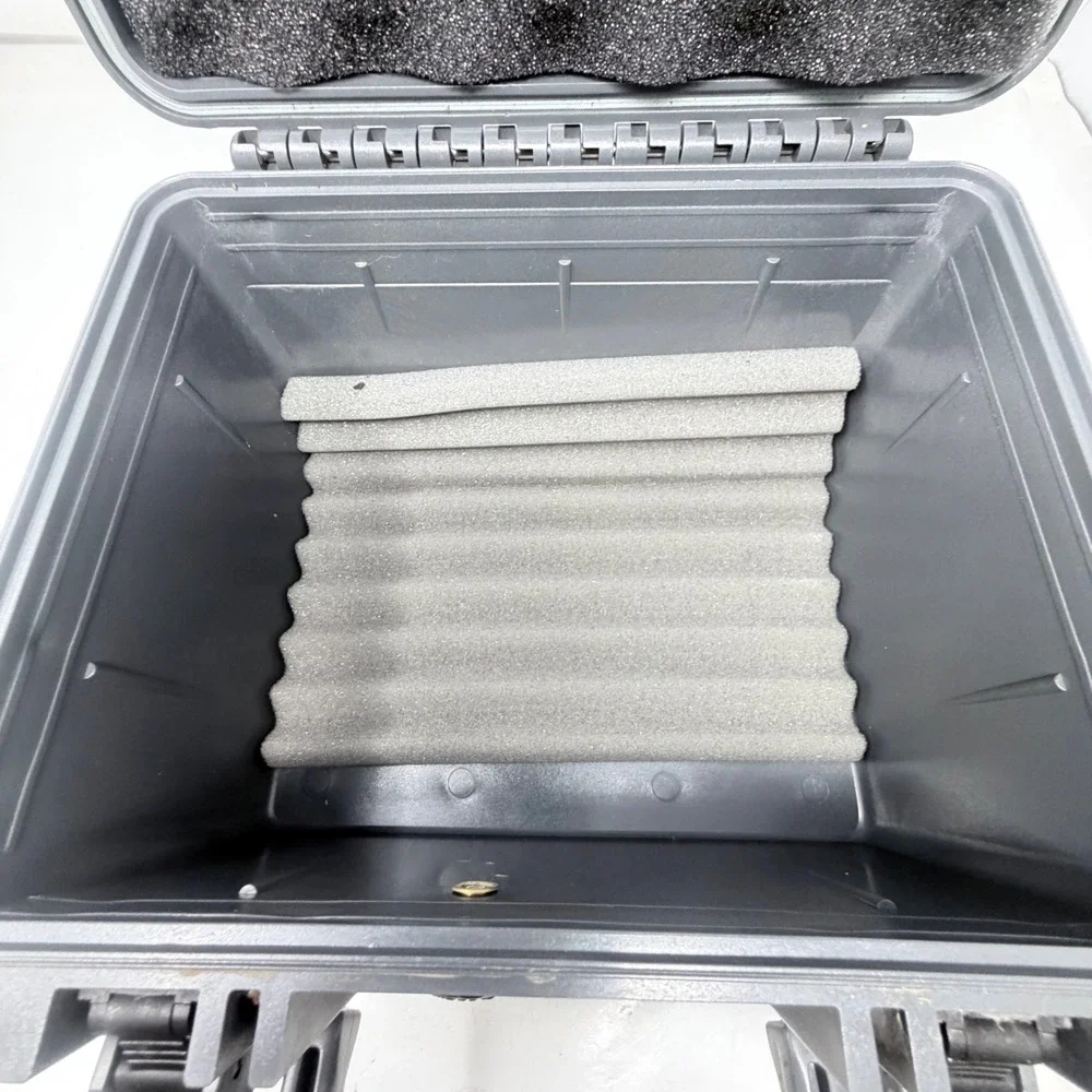 VTG OtterBox Cigar Caddy 5200 Travel Humidor Case Waterproof Crushproof Black